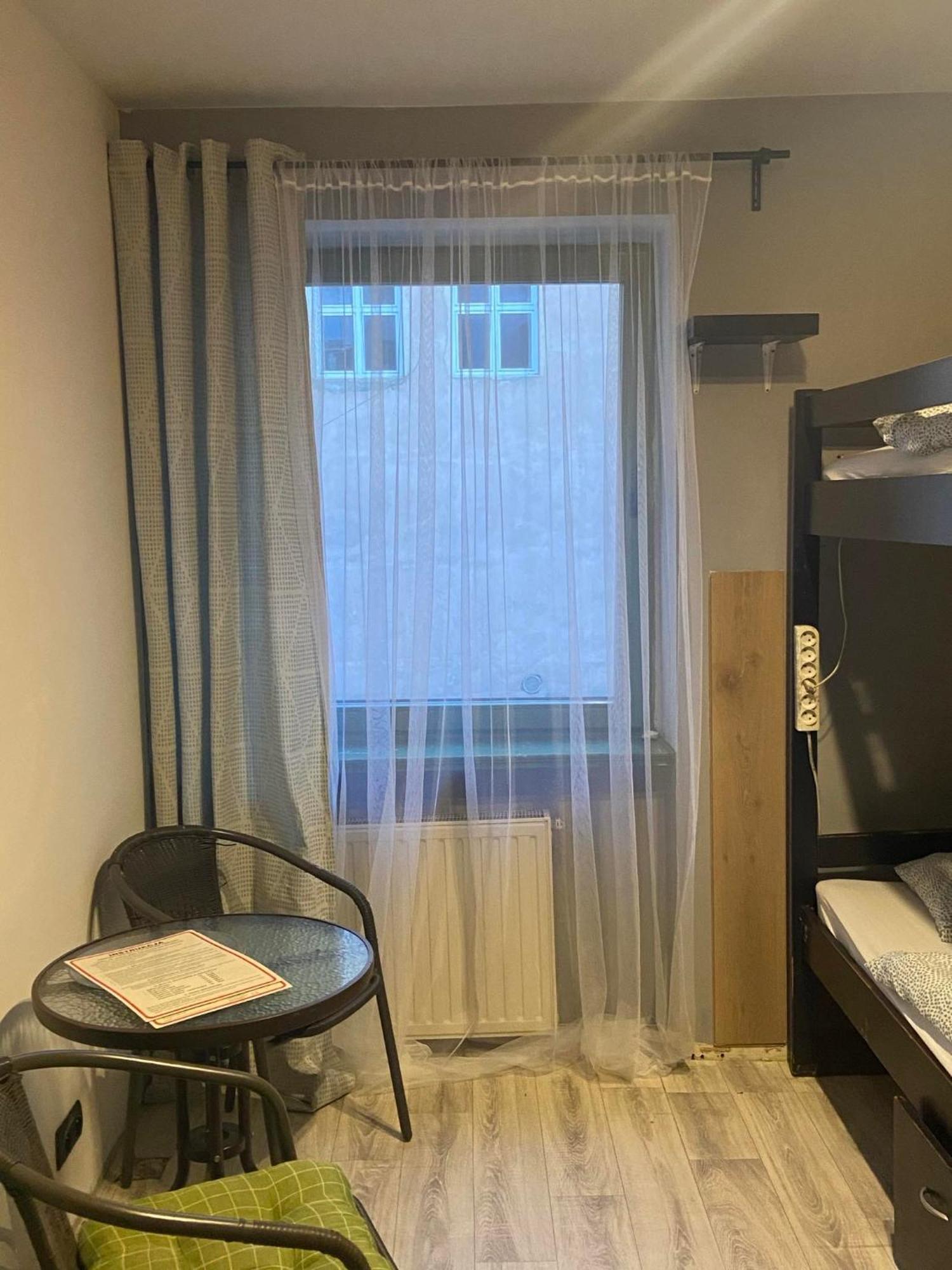 Bed & Breakfast 49 *